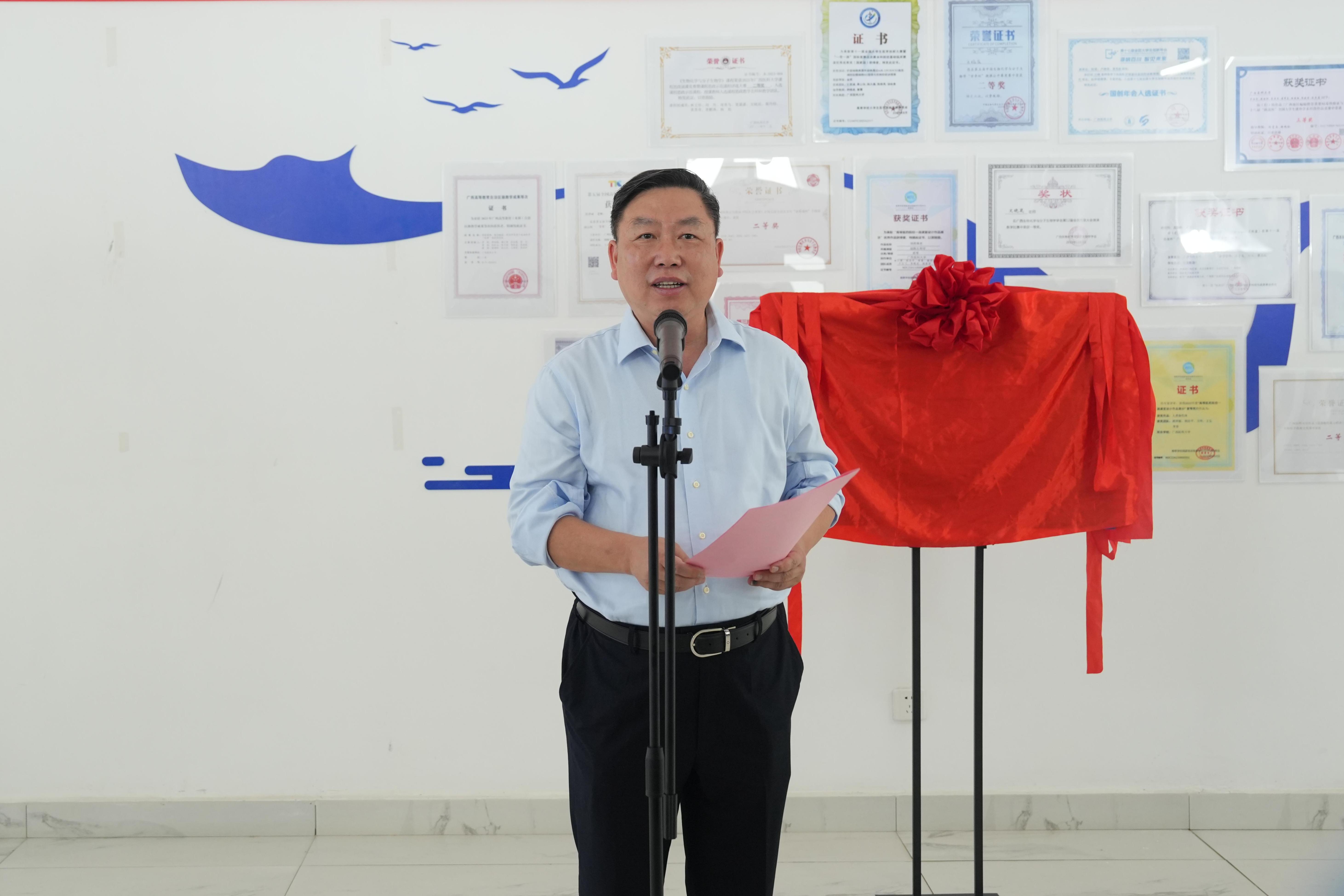 1.开车漫画
党委常委、副校长陈俊强教授致辞.jpg